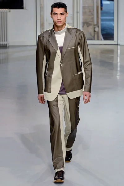 Look 16